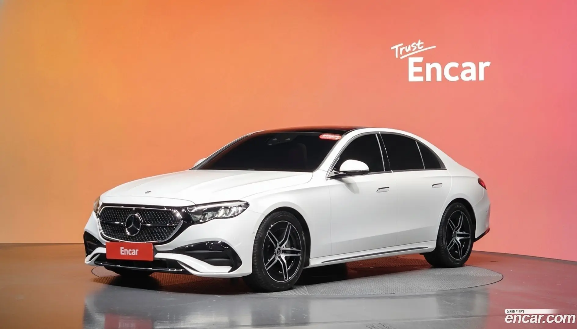 Main__Slider__Photo:E-Class Mercedes-Benz 2025.10-0