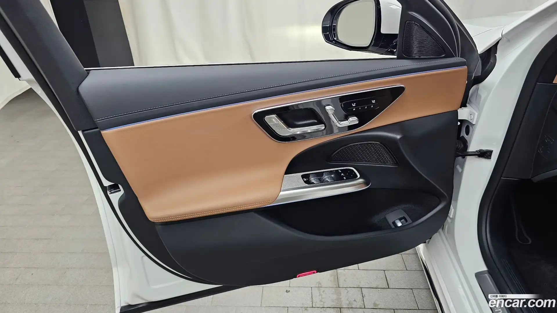 E-Class Mercedes-Benz 2025.10-INNER-034