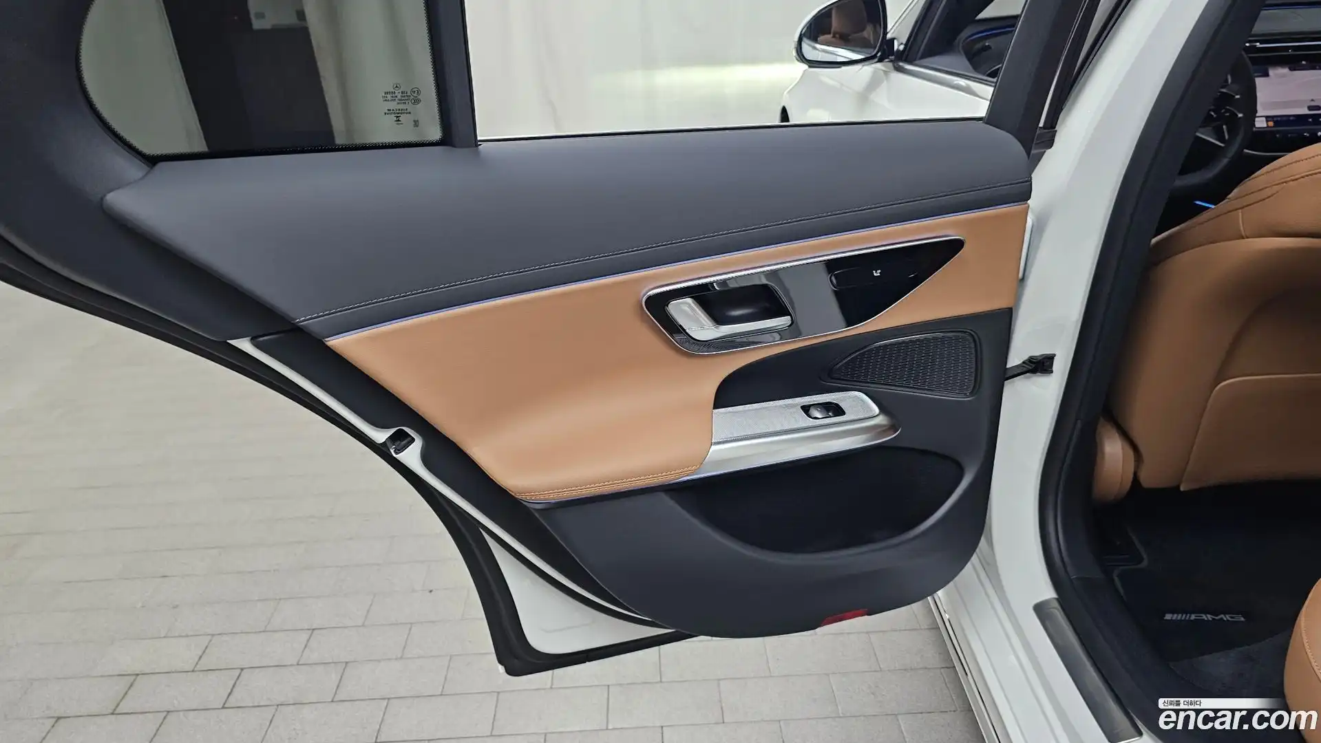E-Class Mercedes-Benz 2025.10-INNER-035