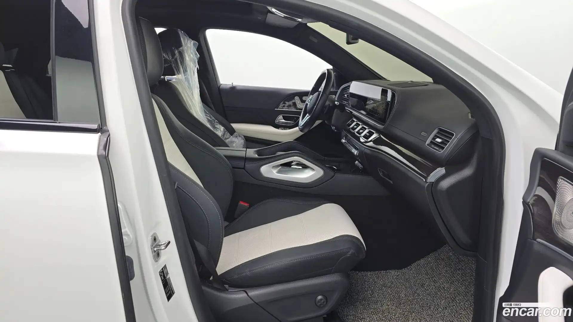 GLE-Class Mercedes-Benz 2022.5-INNER-036
