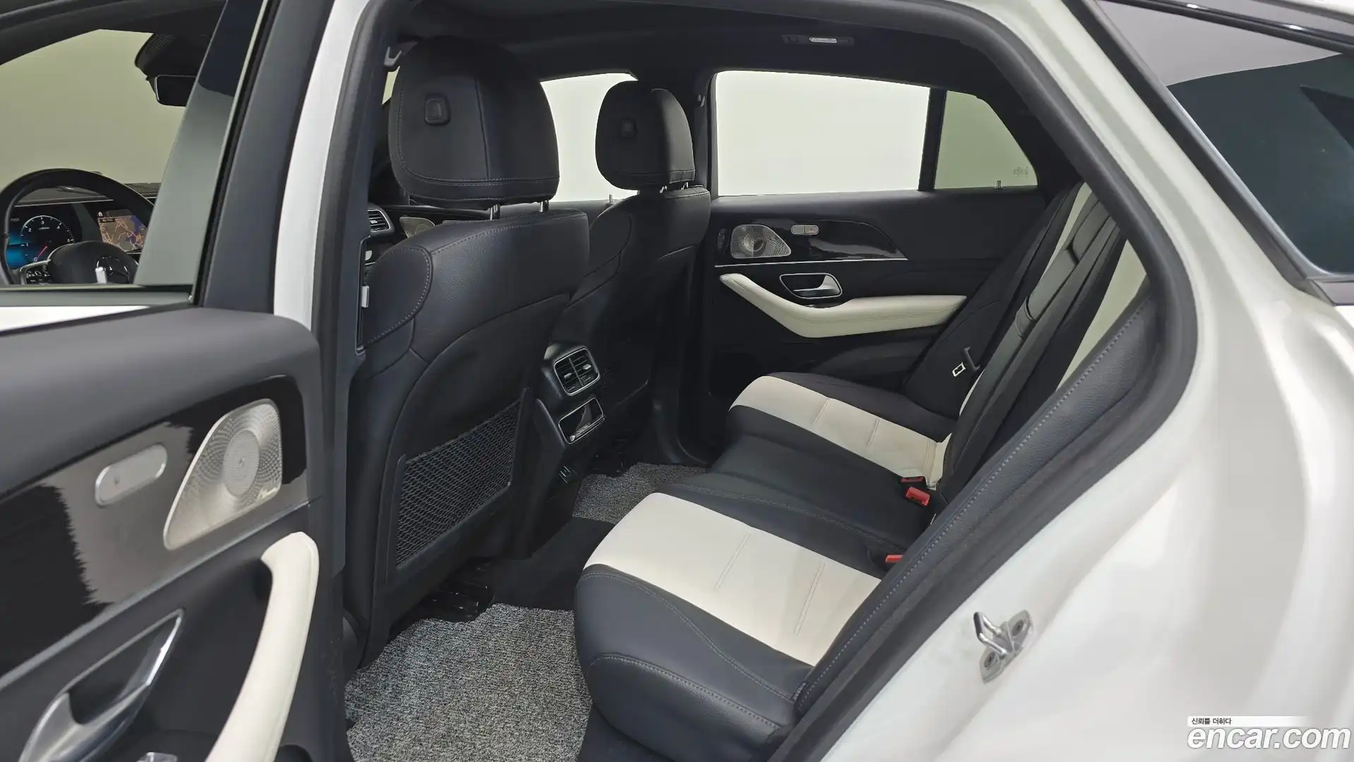 GLE-Class Mercedes-Benz 2022.5-OPTION-042