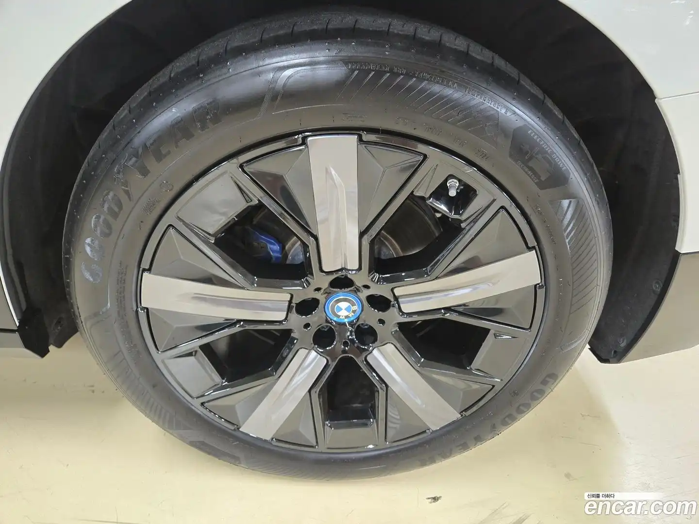 iX BMW 2025.5-OUTER-003