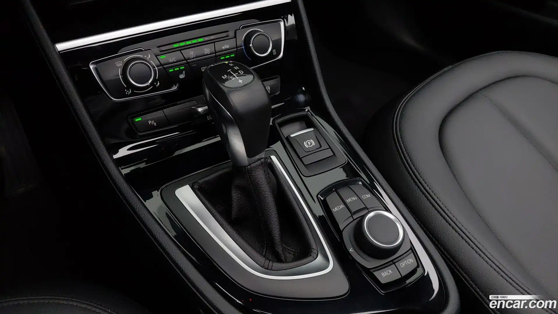2-Series BMW 2017.11-INNER-009