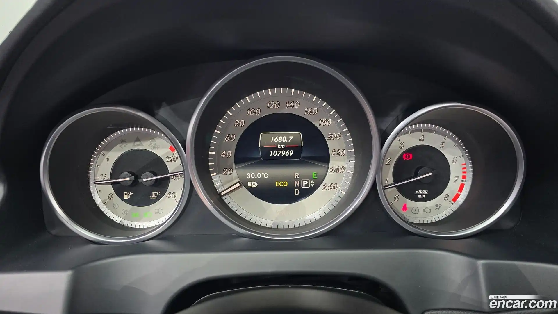 E-Class Mercedes-Benz 2014.2-INNER-008