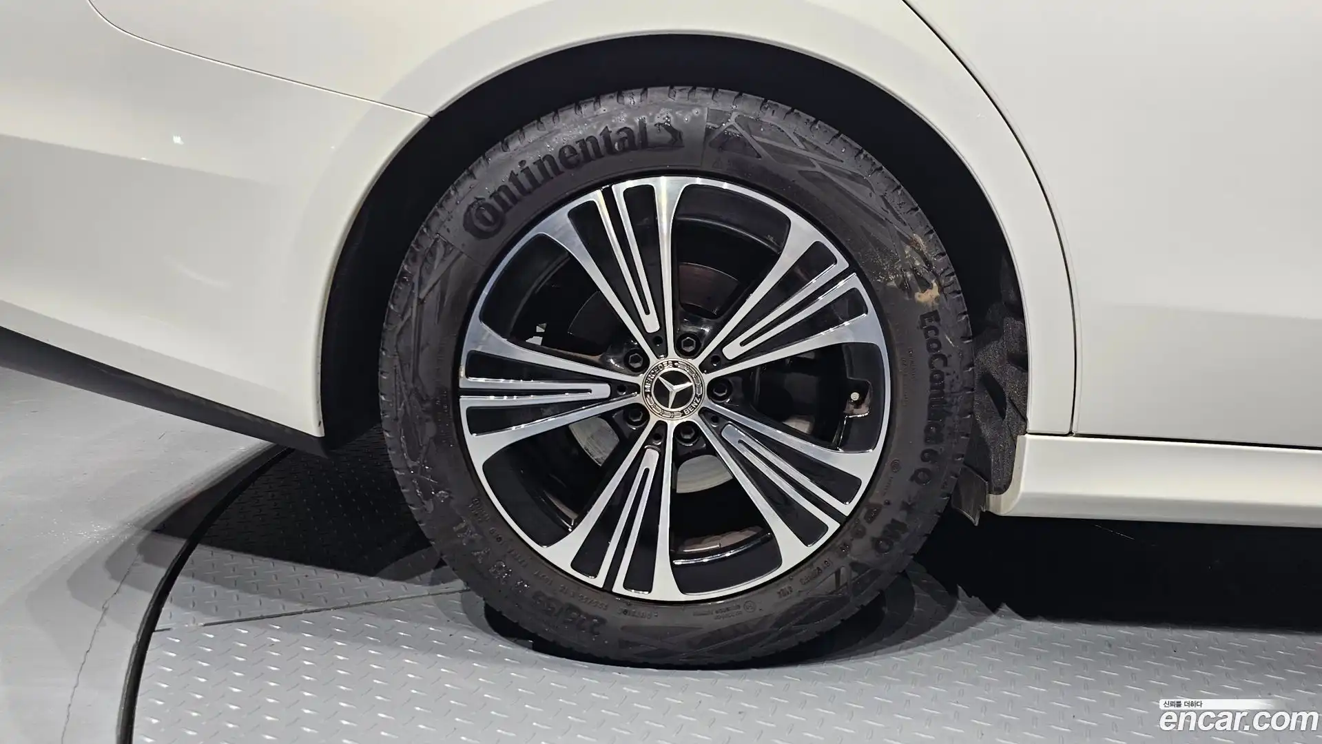 E-Class Mercedes-Benz 2025.3-OUTER-005