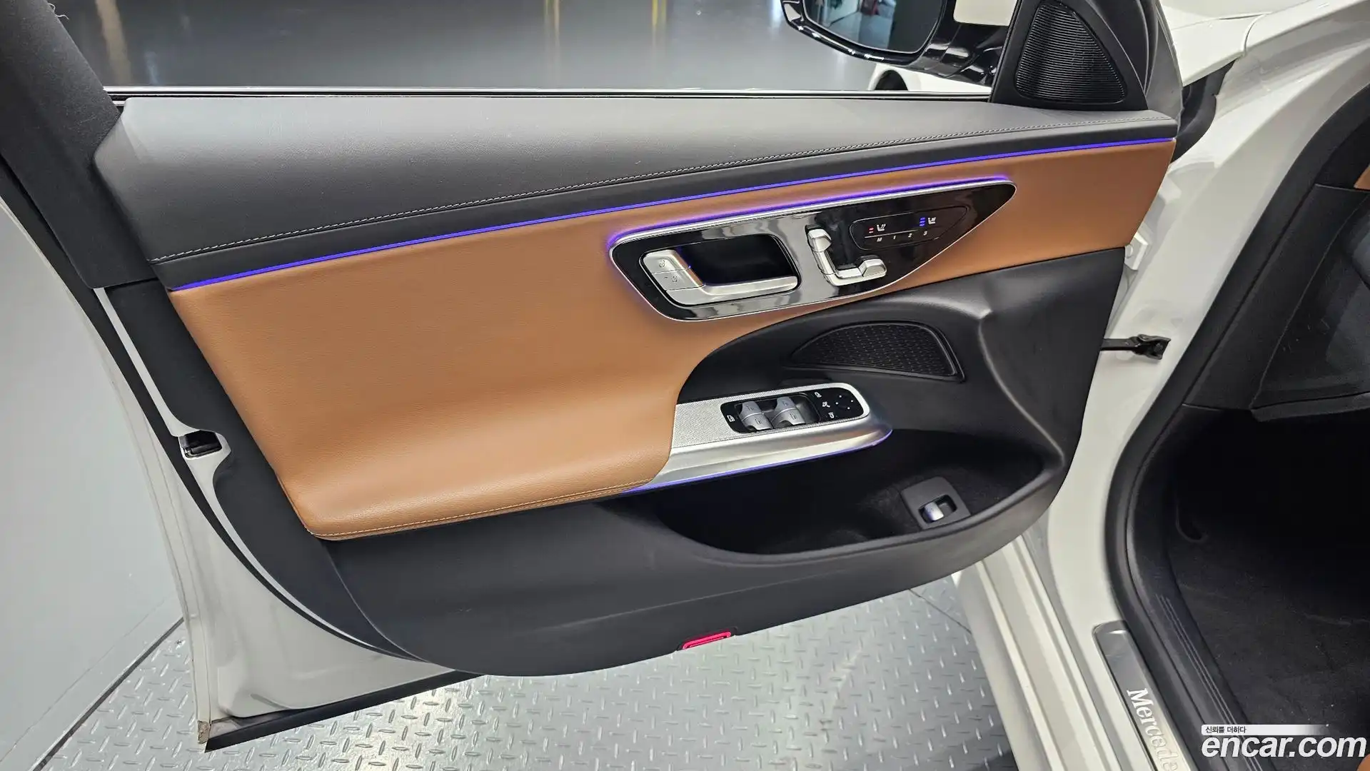 E-Class Mercedes-Benz 2025.3-INNER-034