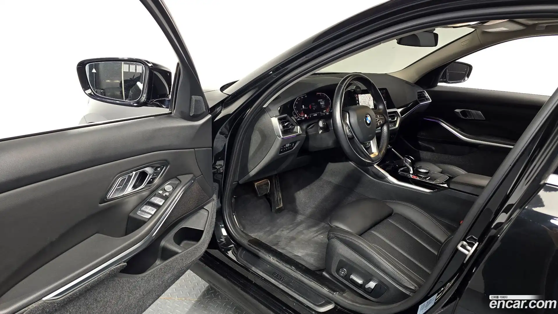 3-Series BMW 2022.3-INNER-010