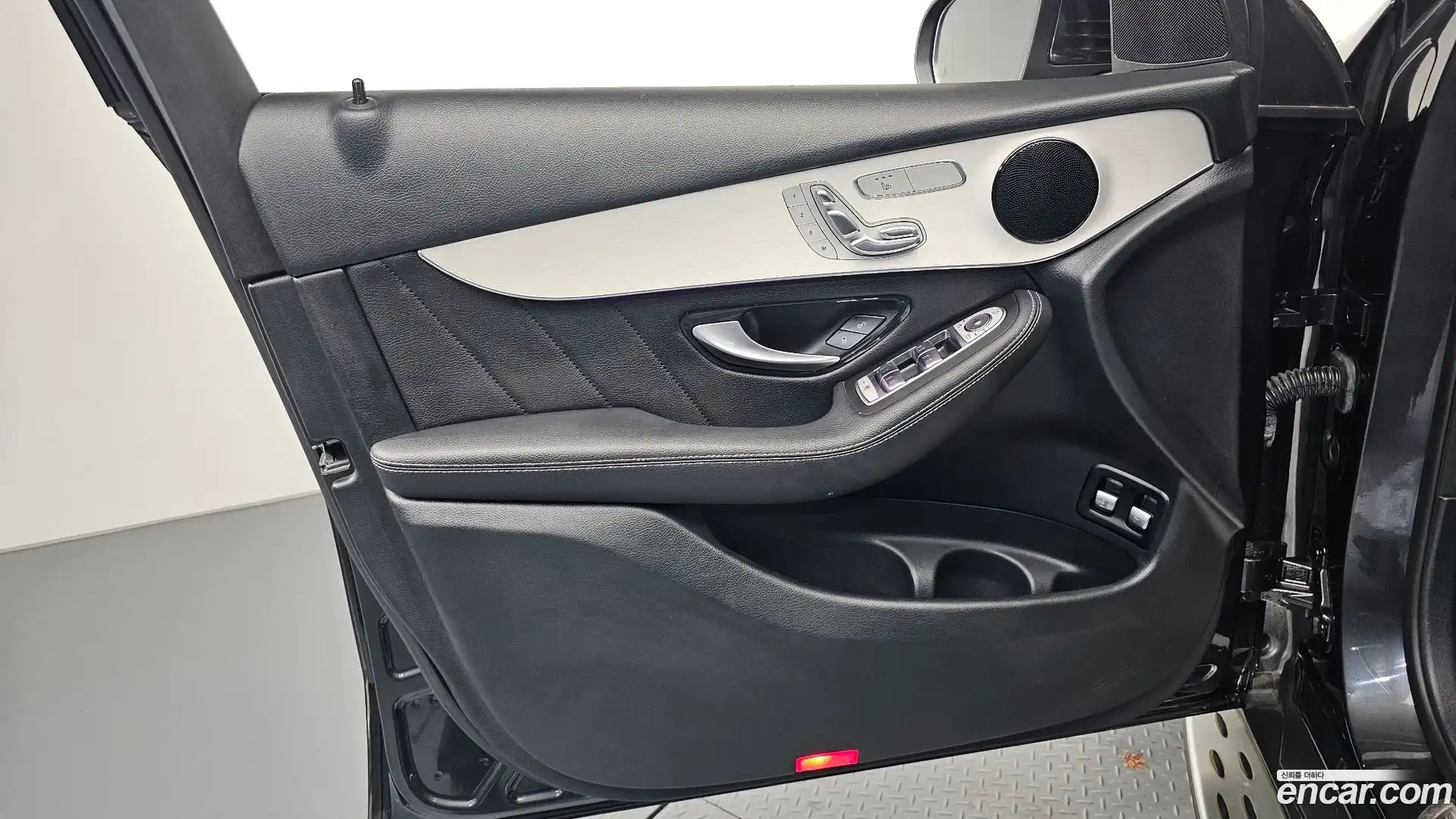 GLC-Class Mercedes-Benz 2020.9-INNER-034