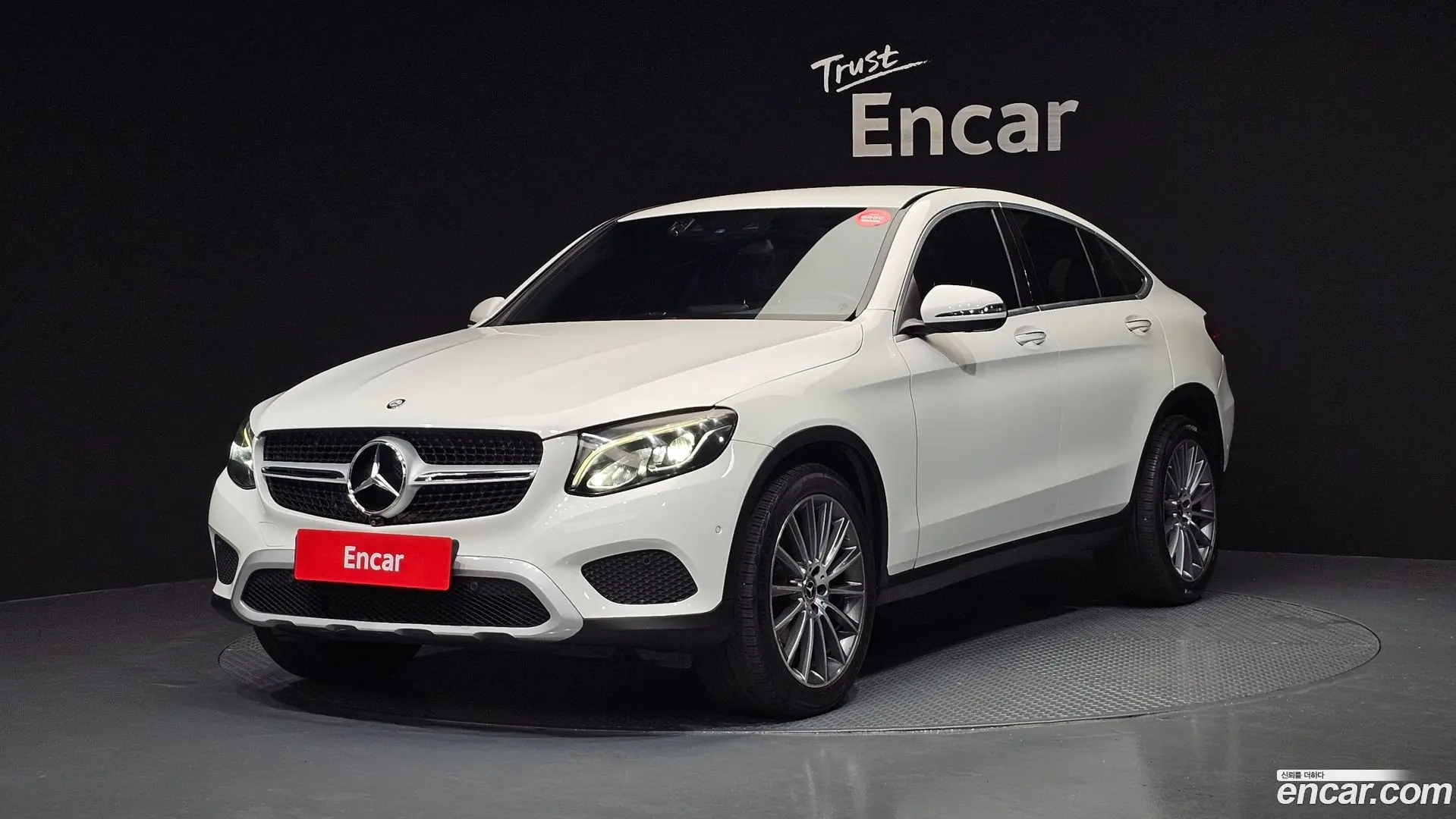 Main__Slider__Photo:GLC-Class Mercedes-Benz 2019.2-0