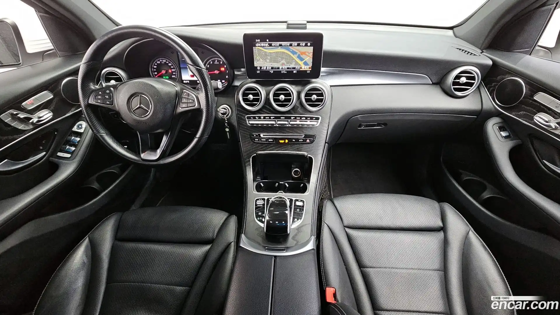 GLC-Class Mercedes-Benz 2019.2-INNER-007