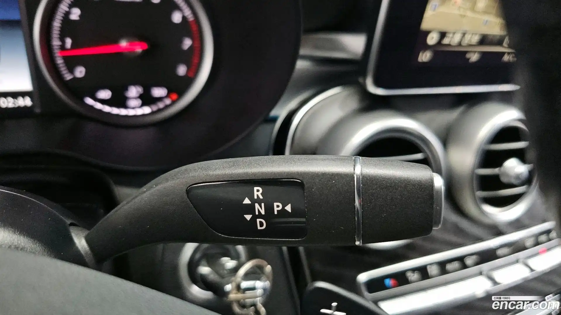 GLC-Class Mercedes-Benz 2019.2-INNER-009