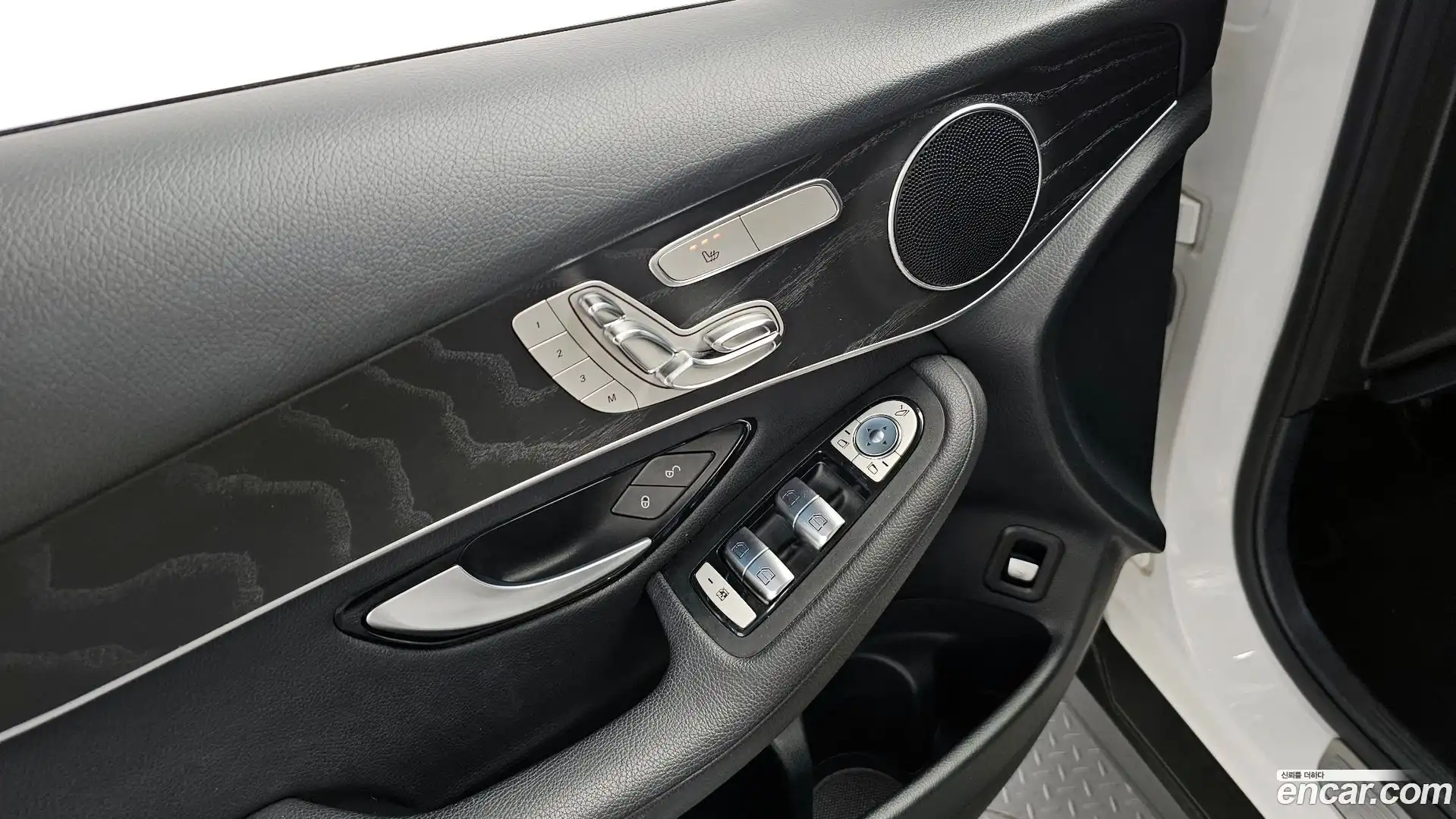 GLC-Class Mercedes-Benz 2019.2-OPTION-024