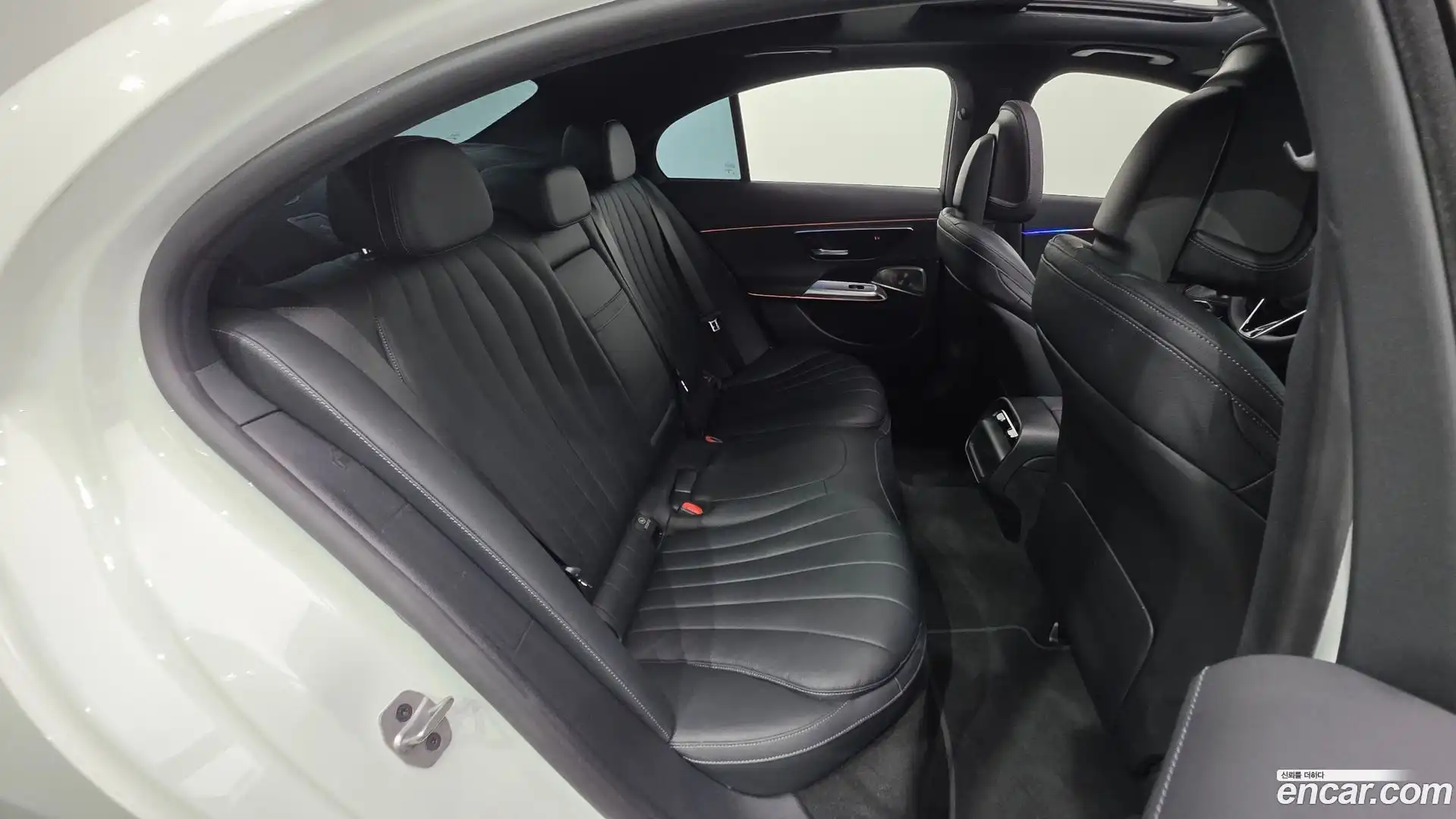 E-Class Mercedes-Benz 2024.5-OPTION-044