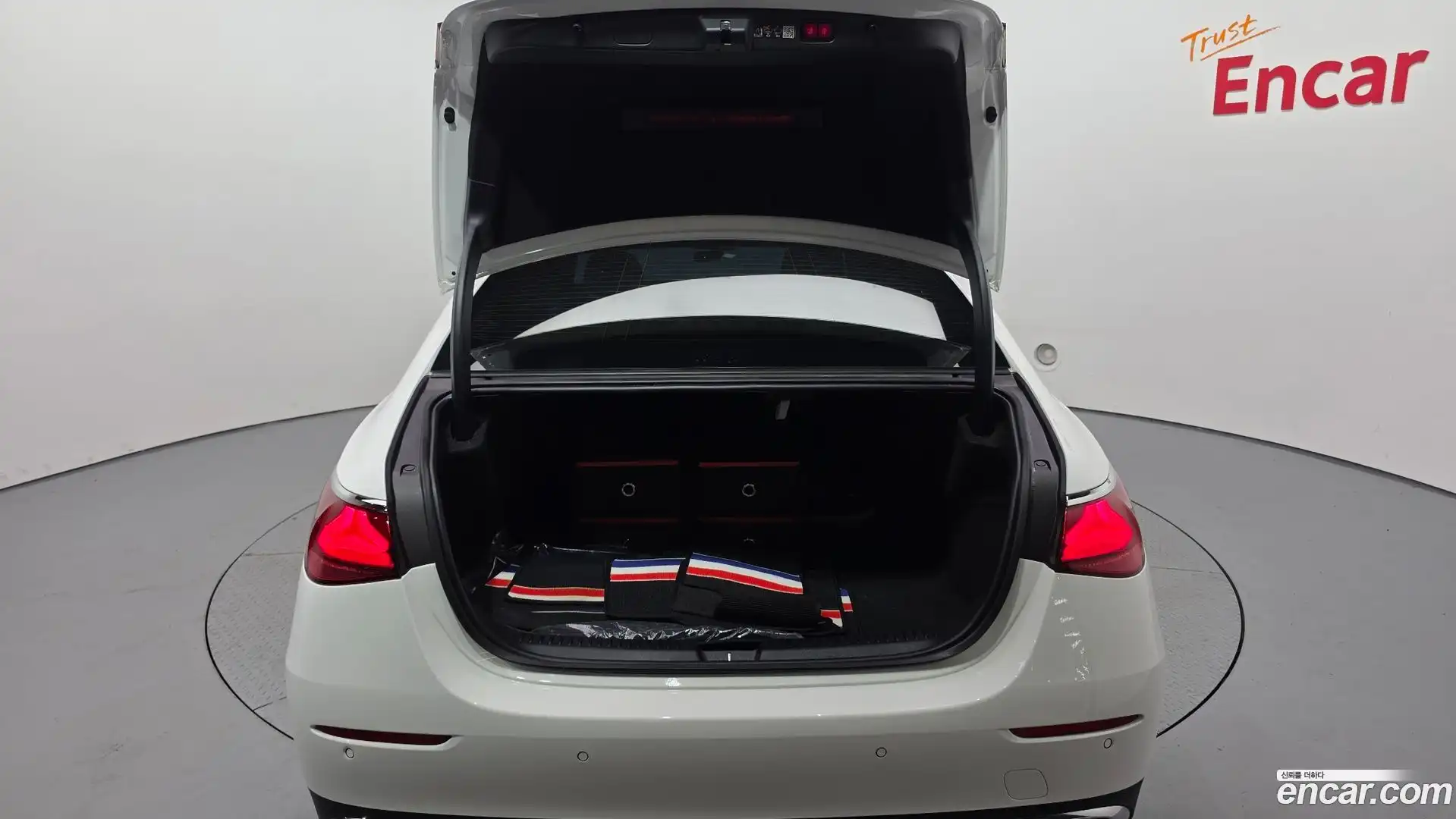 E-Class Mercedes-Benz 2024.5-OPTION-045