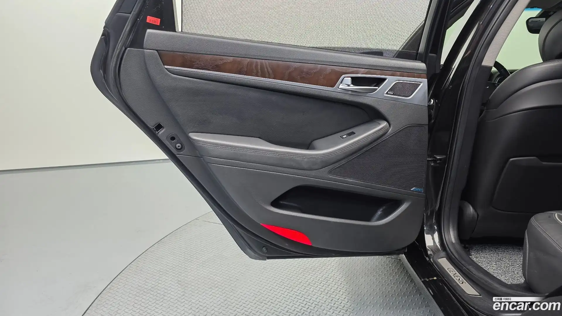 G80 Genesis 2019.0-INNER-035