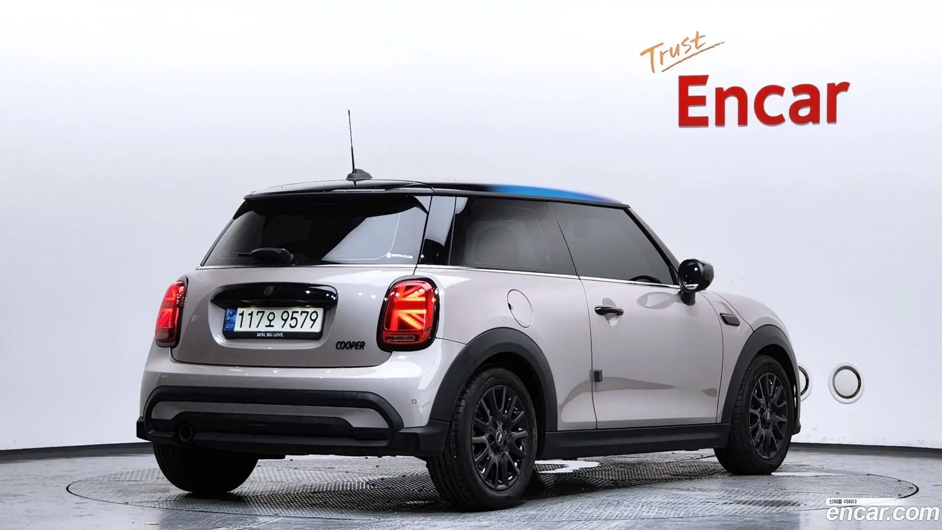 Main__Slider__Photo:Cooper Mini 2021.10-1