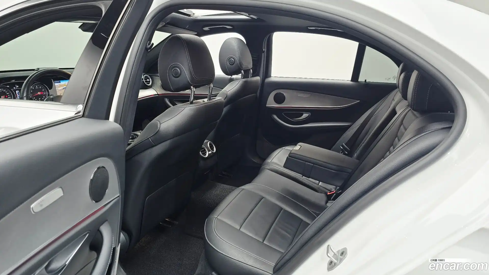 E-Class Mercedes-Benz 2018.9-OPTION-015