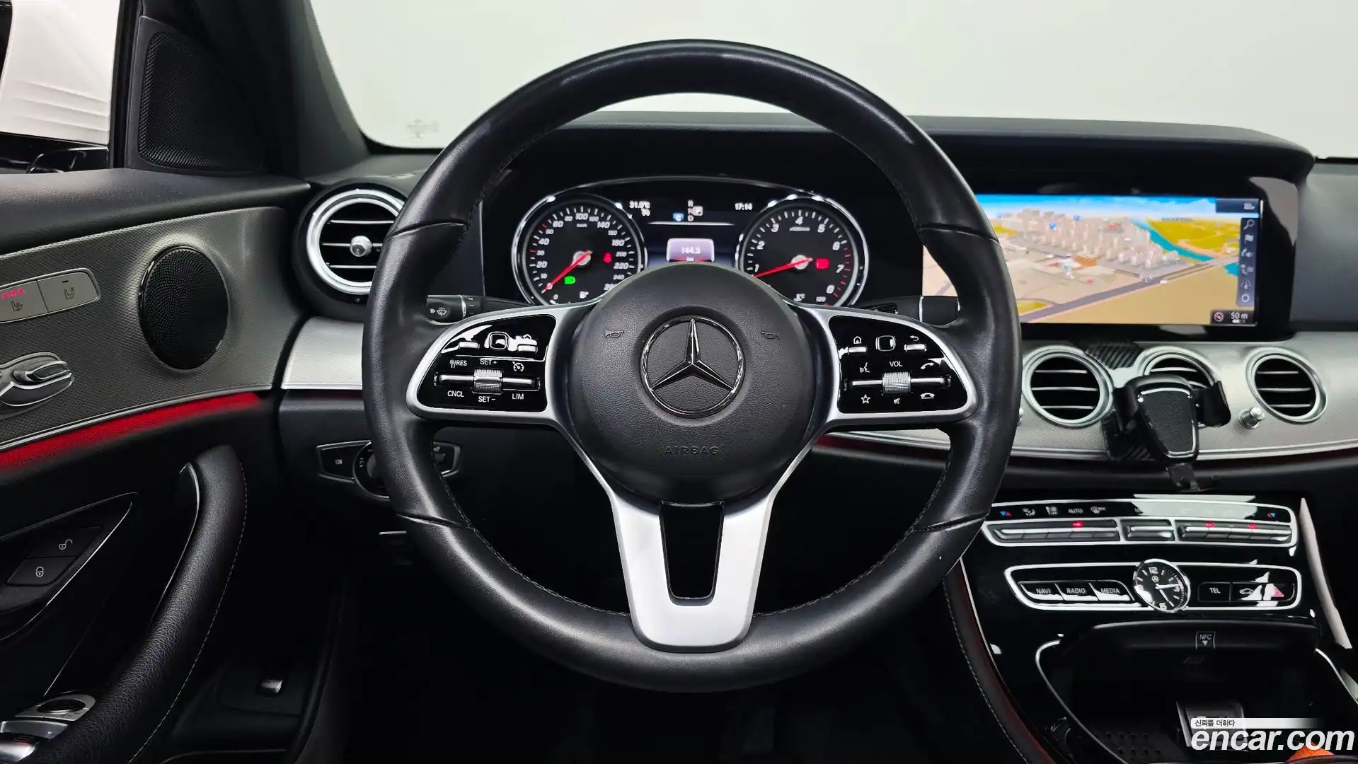E-Class Mercedes-Benz 2018.9-OPTION-017