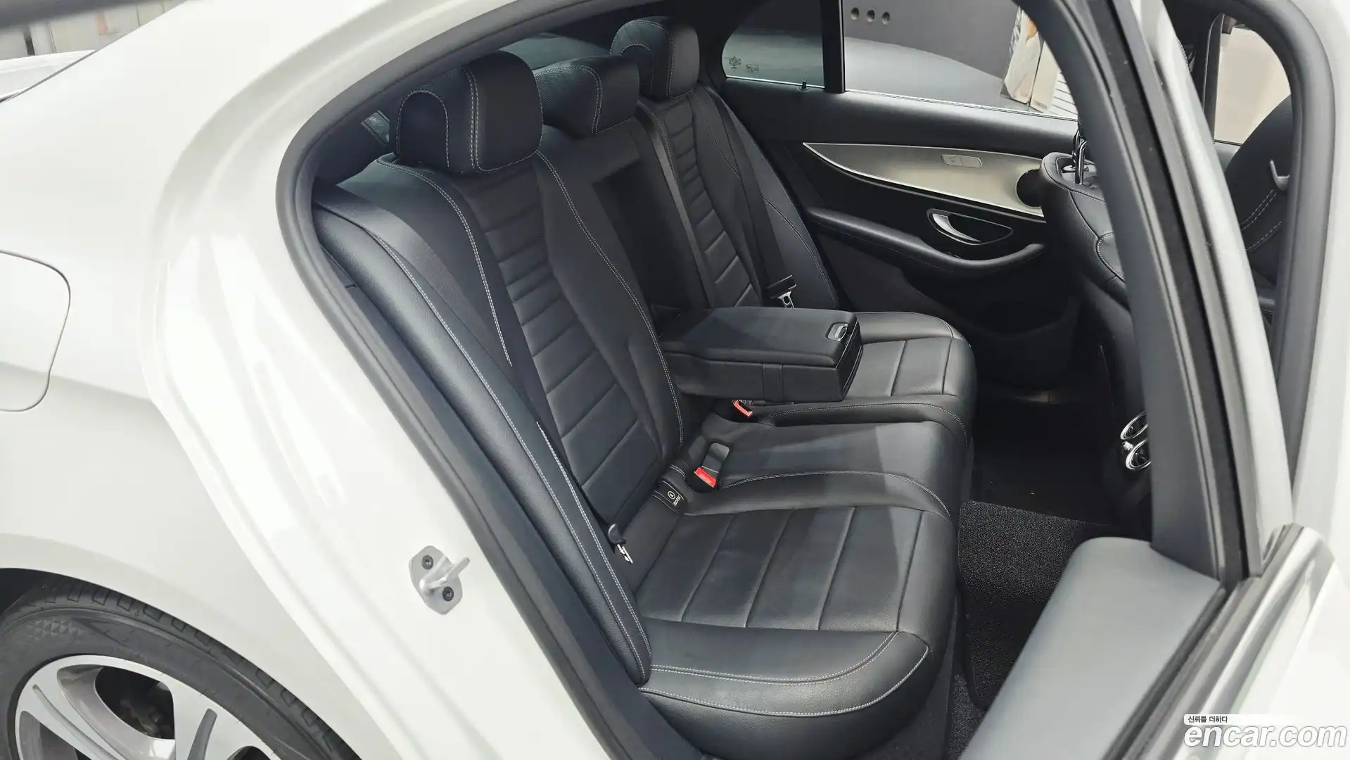 E-Class Mercedes-Benz 2018.9-OPTION-020