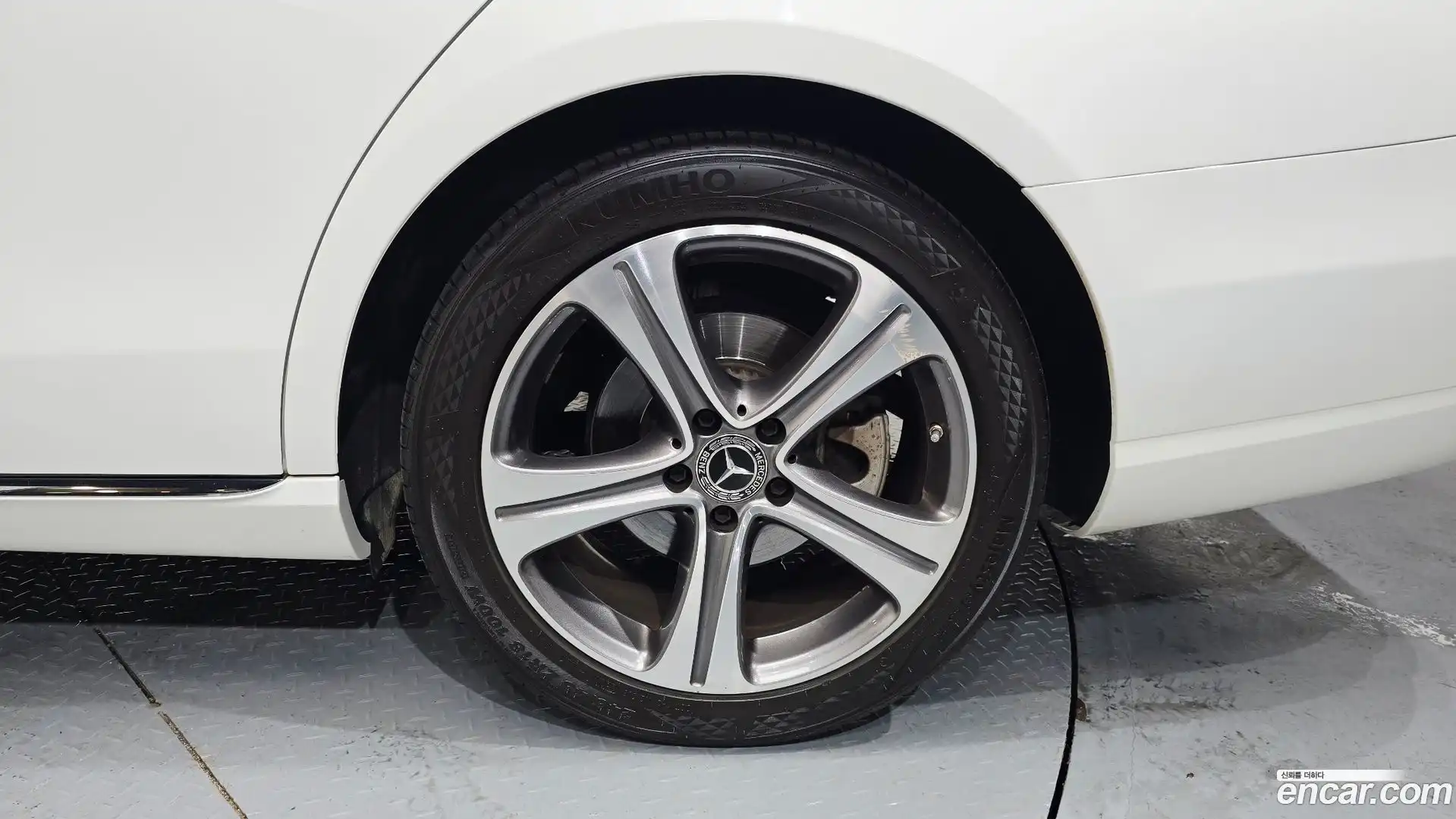 E-Class Mercedes-Benz 2018.9-OUTER-031