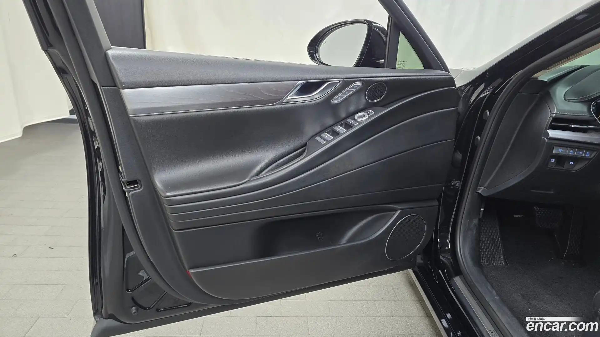 G80 Genesis 2021.2-INNER-034