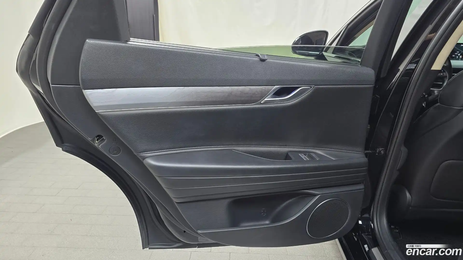 G80 Genesis 2021.2-INNER-035
