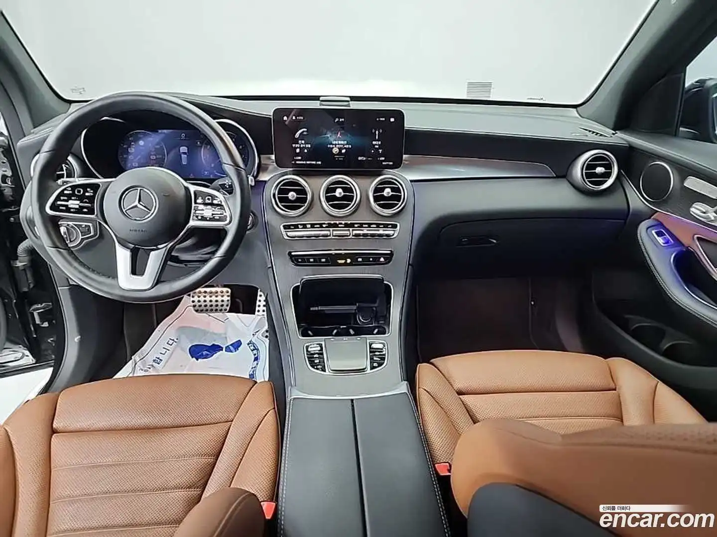 GLC-Class Mercedes-Benz 2022.8-INNER-007