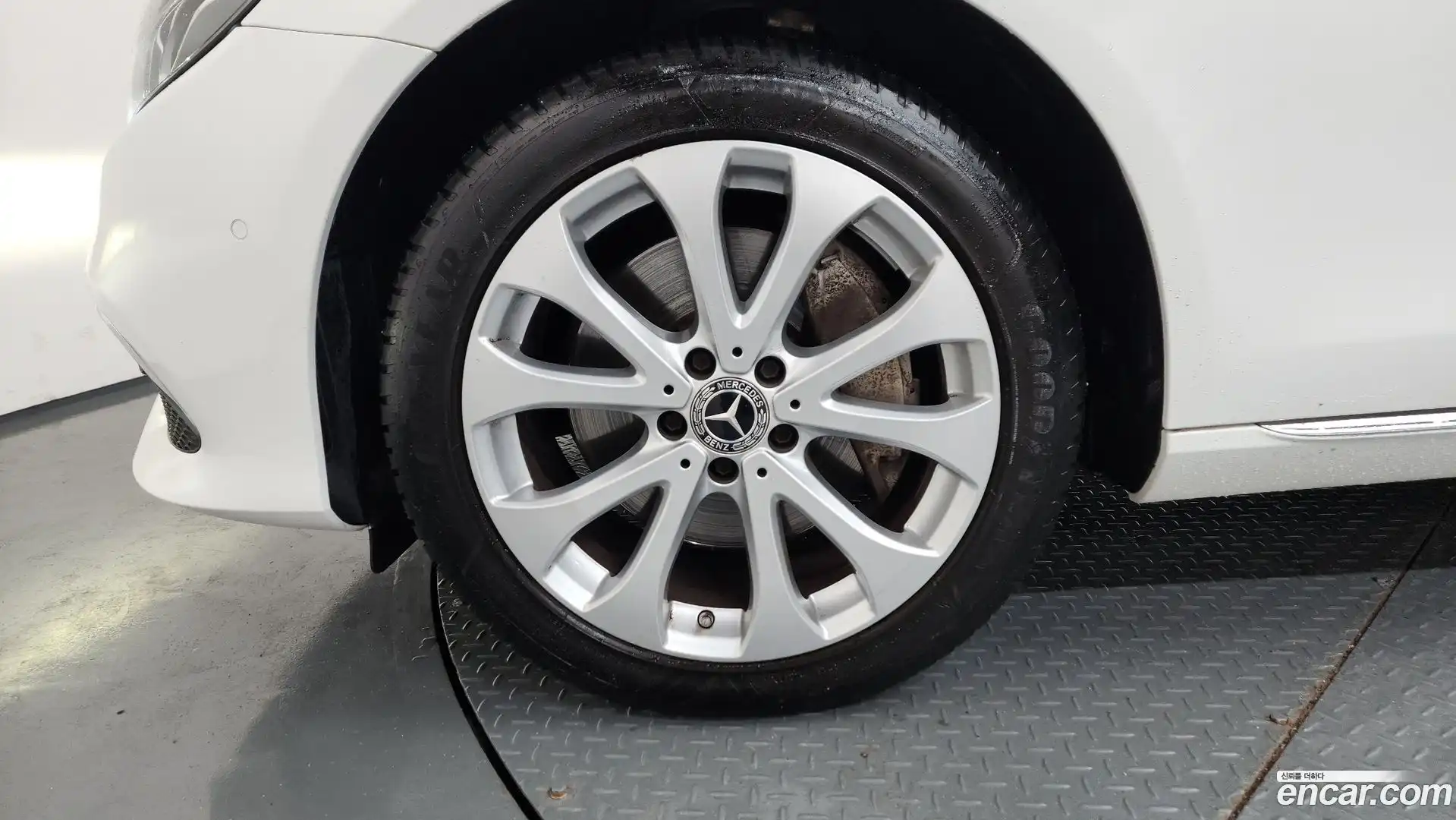 E-Class Mercedes-Benz 2019.6-OUTER-005