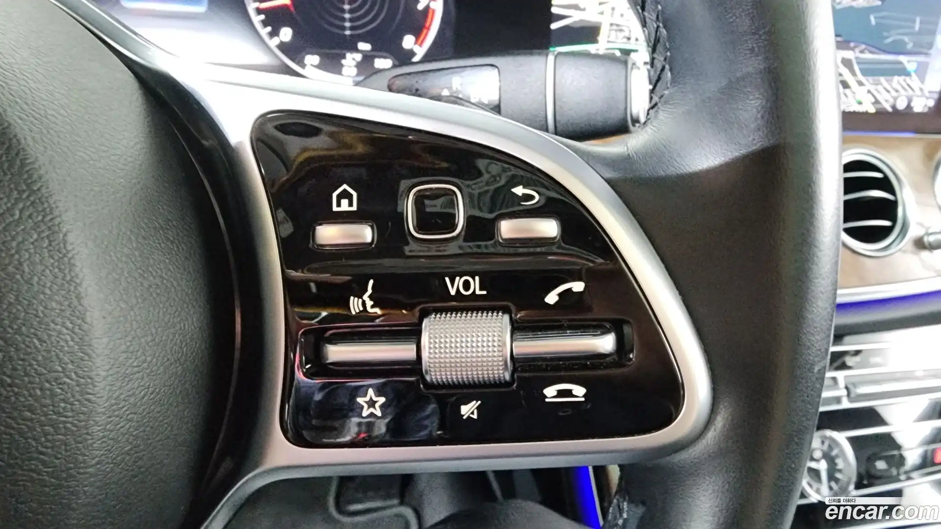E-Class Mercedes-Benz 2019.6-OPTION-022