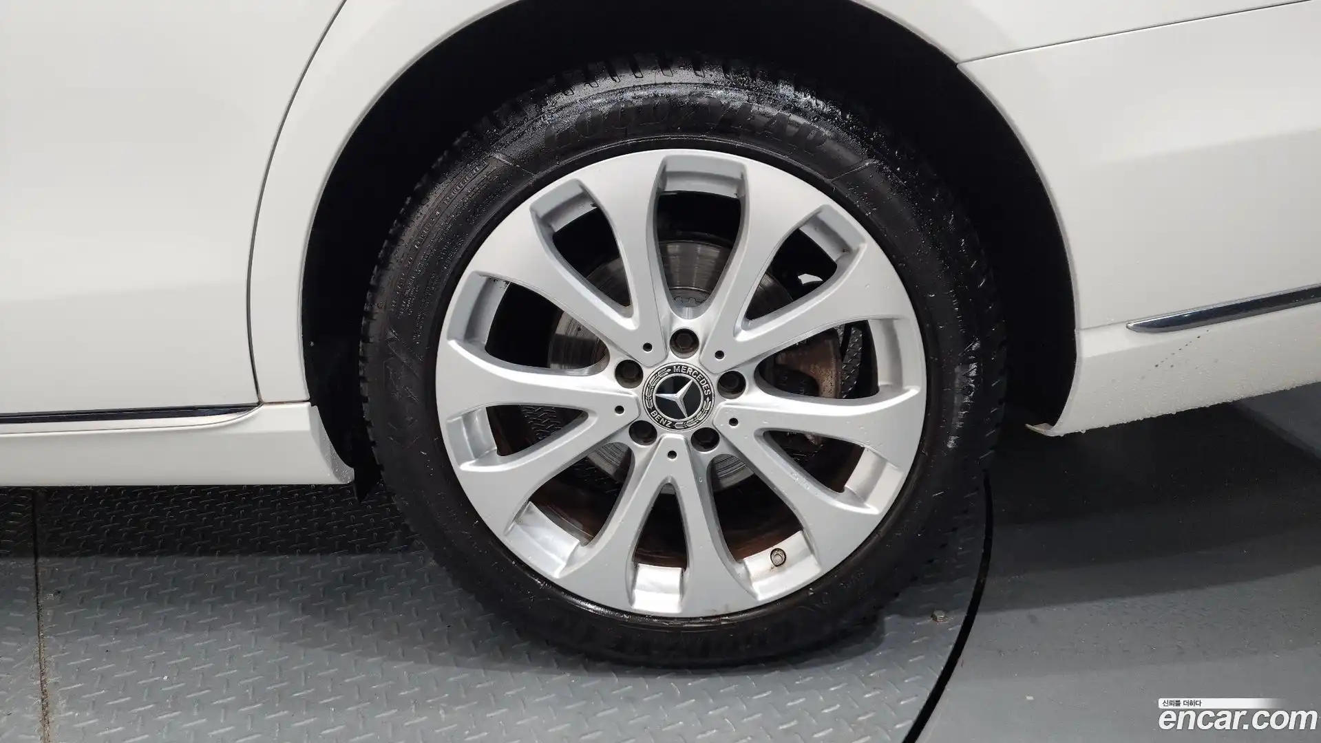 E-Class Mercedes-Benz 2019.6-OUTER-031