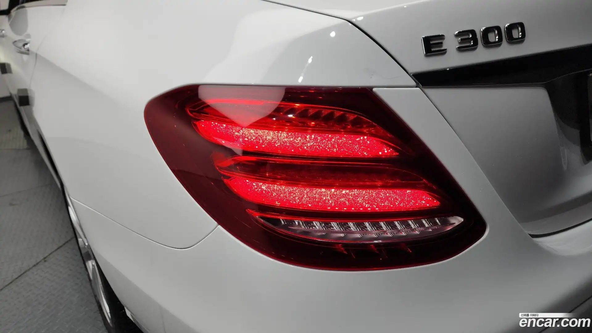 E-Class Mercedes-Benz 2019.6-OUTER-033