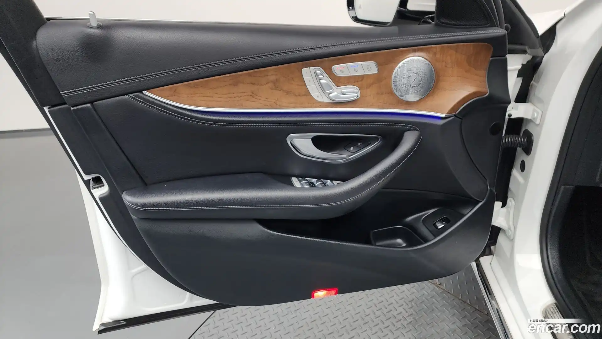 E-Class Mercedes-Benz 2019.6-INNER-034