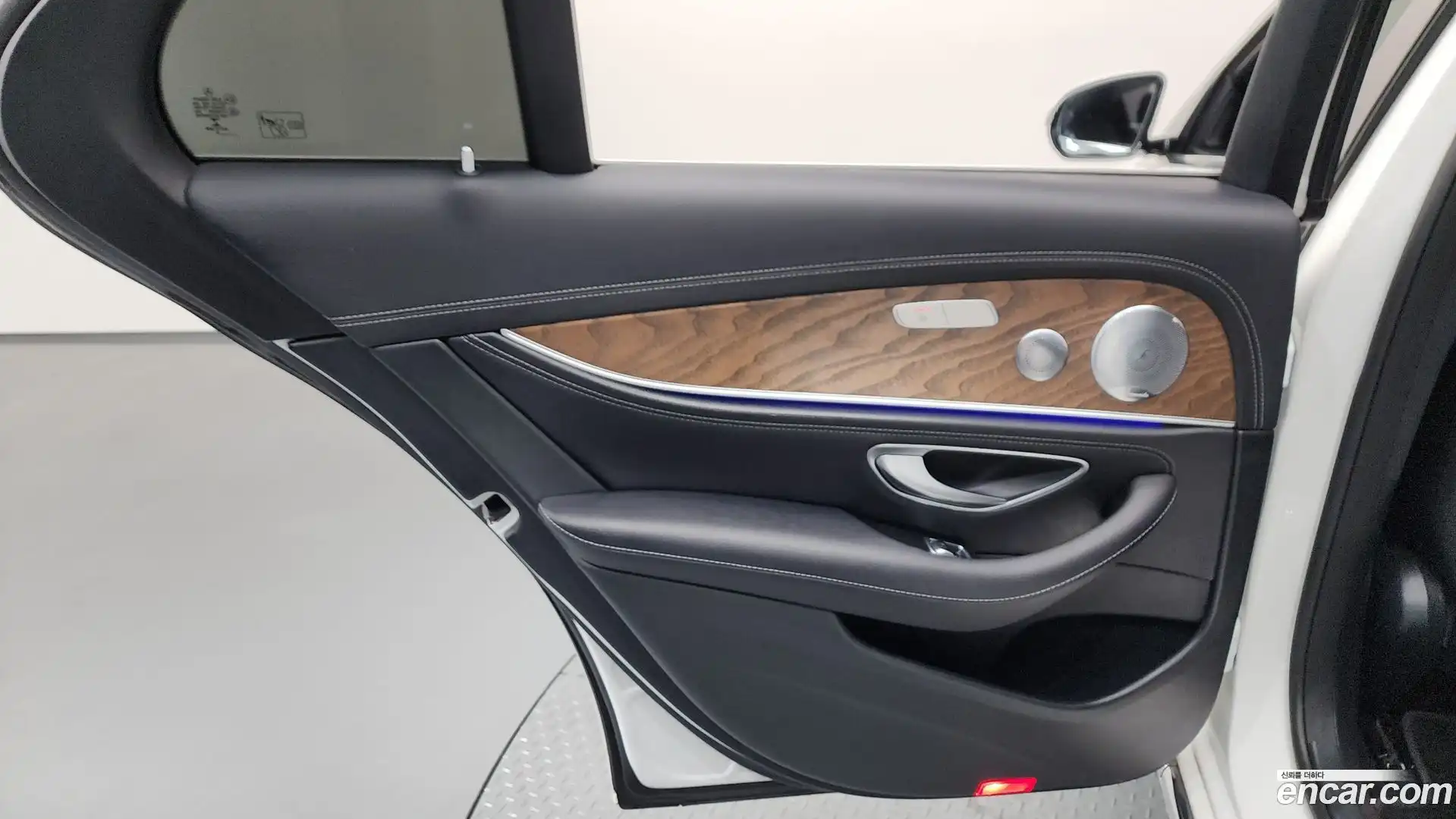 E-Class Mercedes-Benz 2019.6-INNER-035