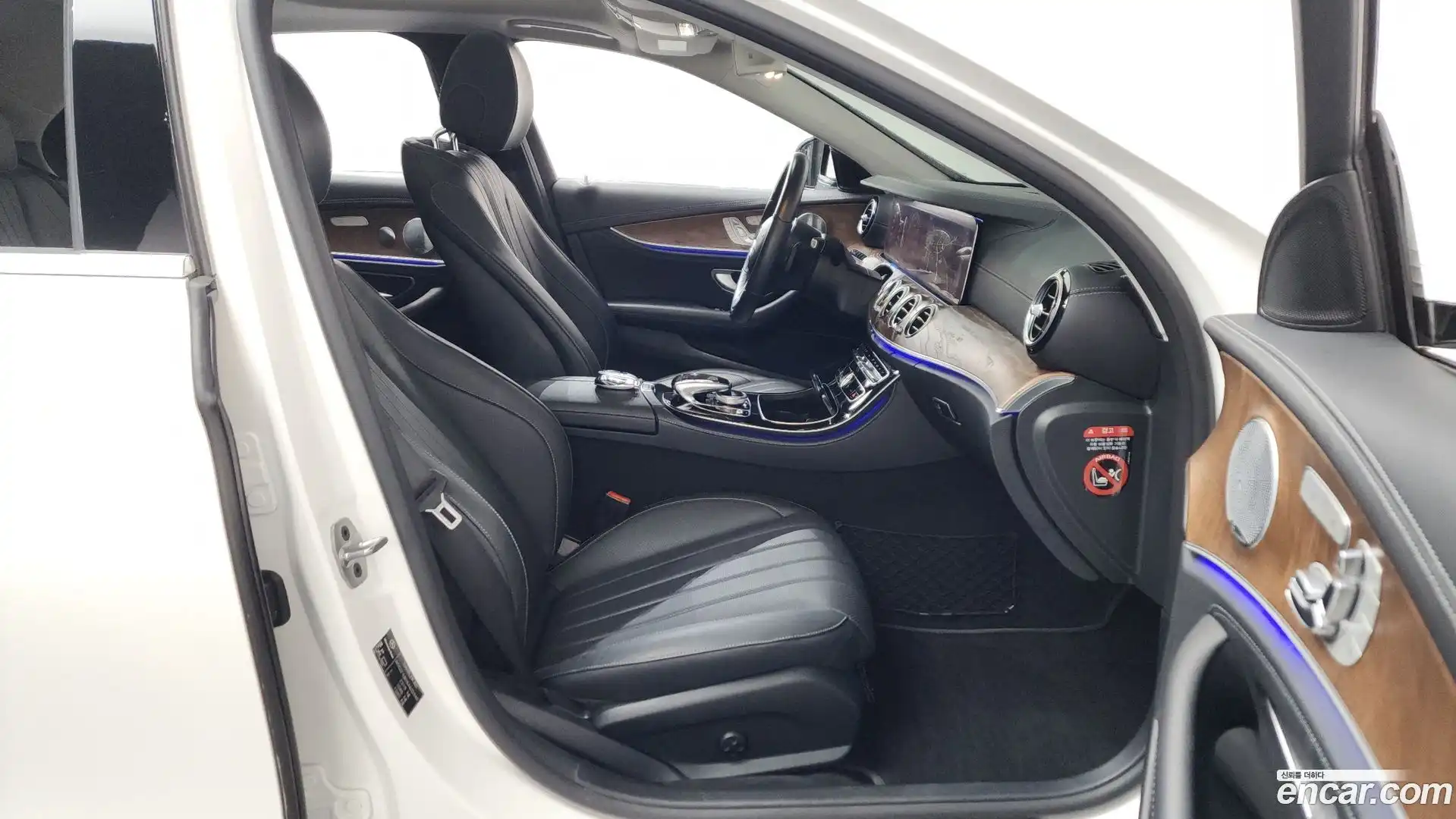 E-Class Mercedes-Benz 2019.6-INNER-036