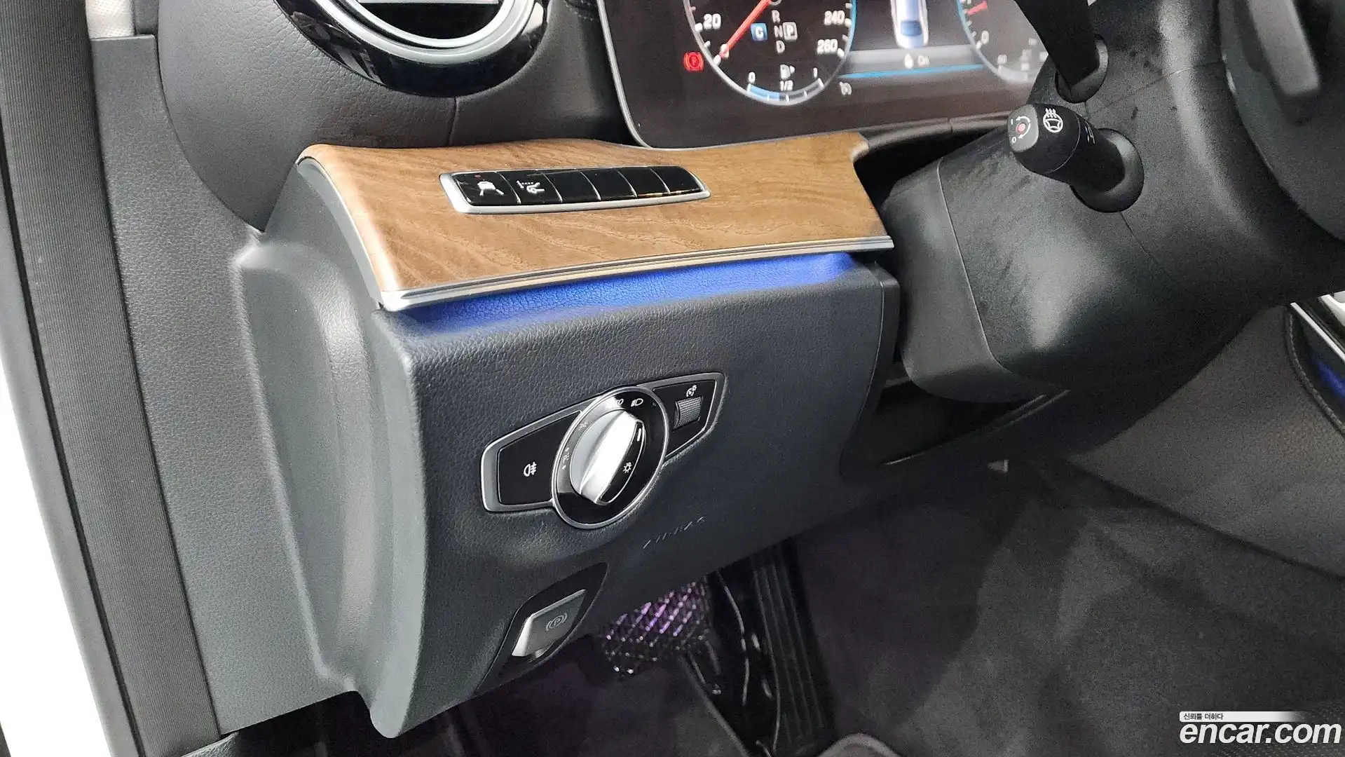 E-Class Mercedes-Benz 2019.6-OPTION-047