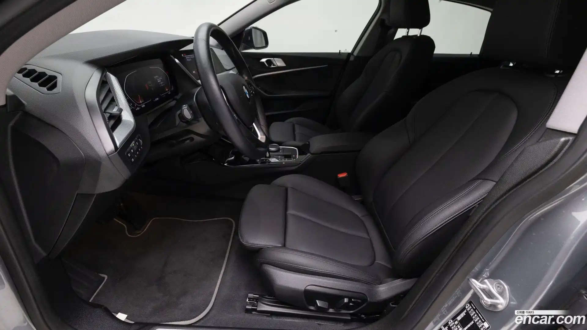 2-Series BMW 2022.10-INNER-010