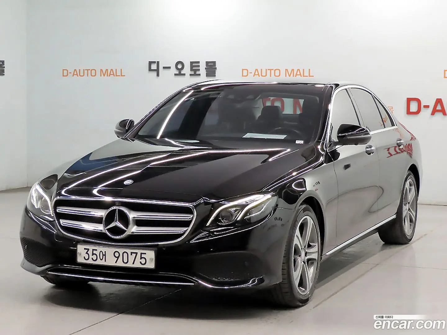 Main__Slider__Photo:E-Class Mercedes-Benz 2016.11-0