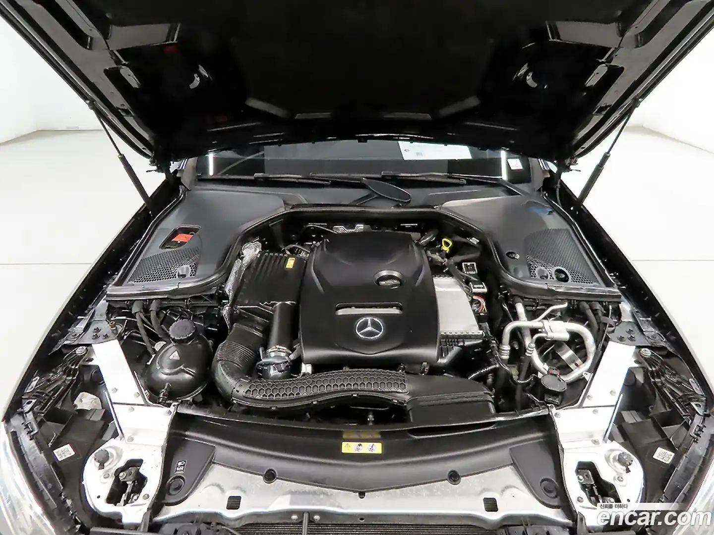E-Class Mercedes-Benz 2016.11-OPTION-023
