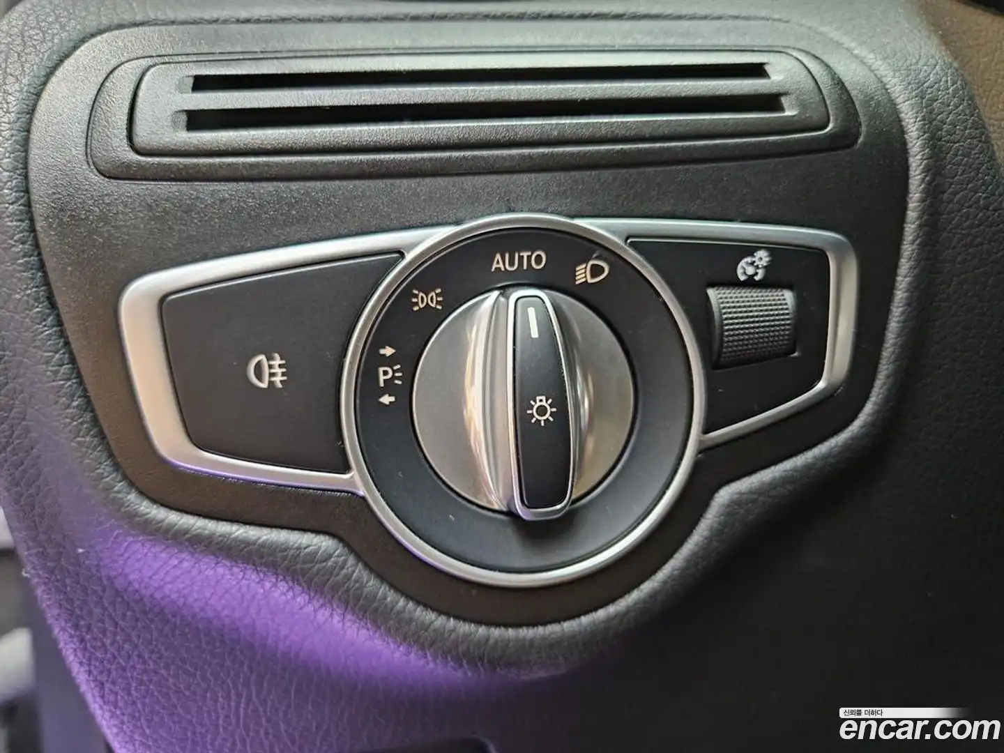 GLC-Class Mercedes-Benz 2022.8-INNER-007