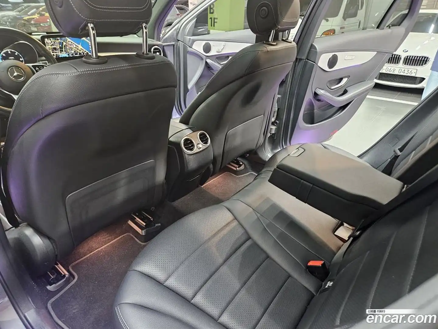 GLC-Class Mercedes-Benz 2022.8-INNER-009