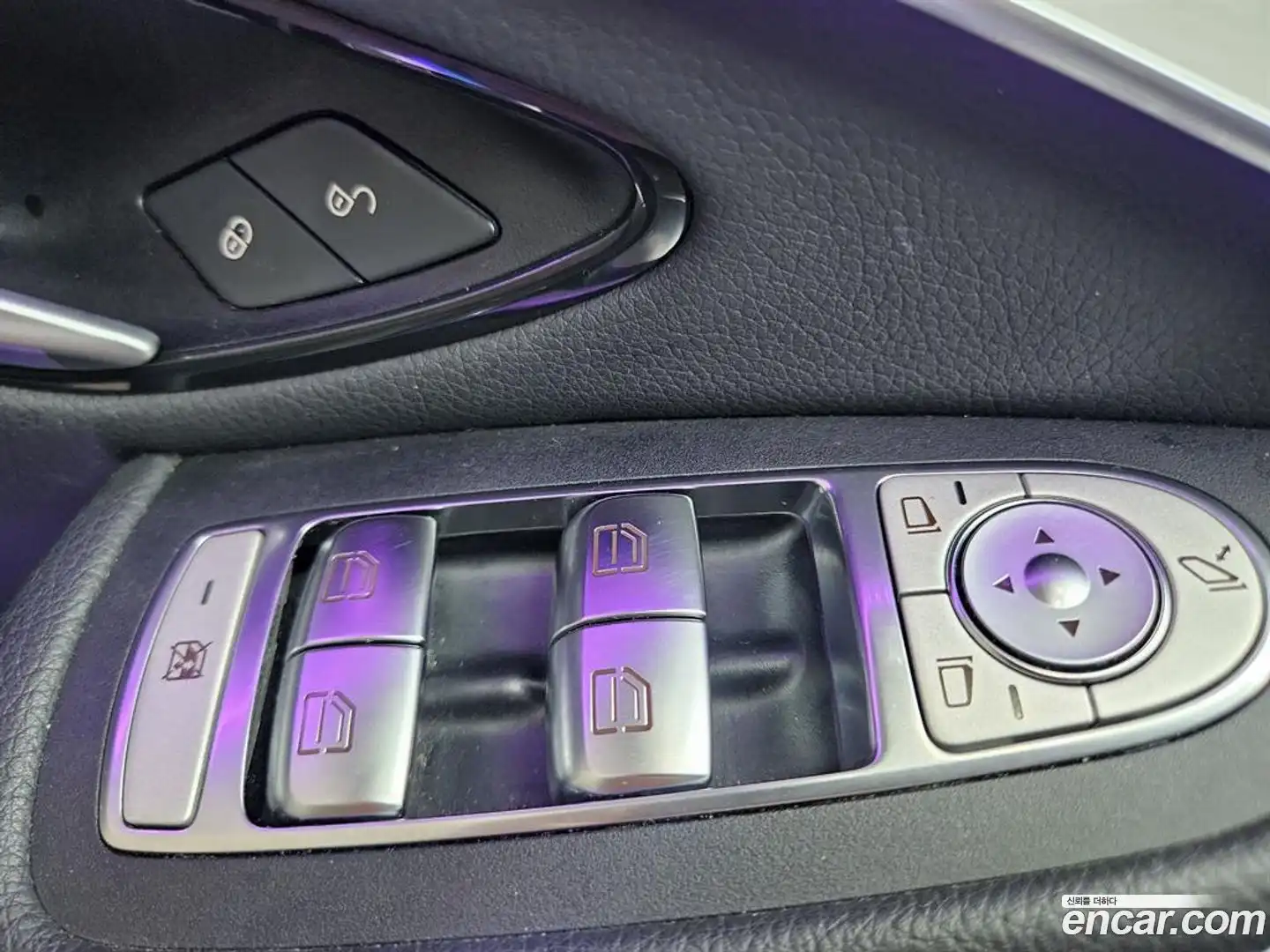 GLC-Class Mercedes-Benz 2022.8-INNER-010