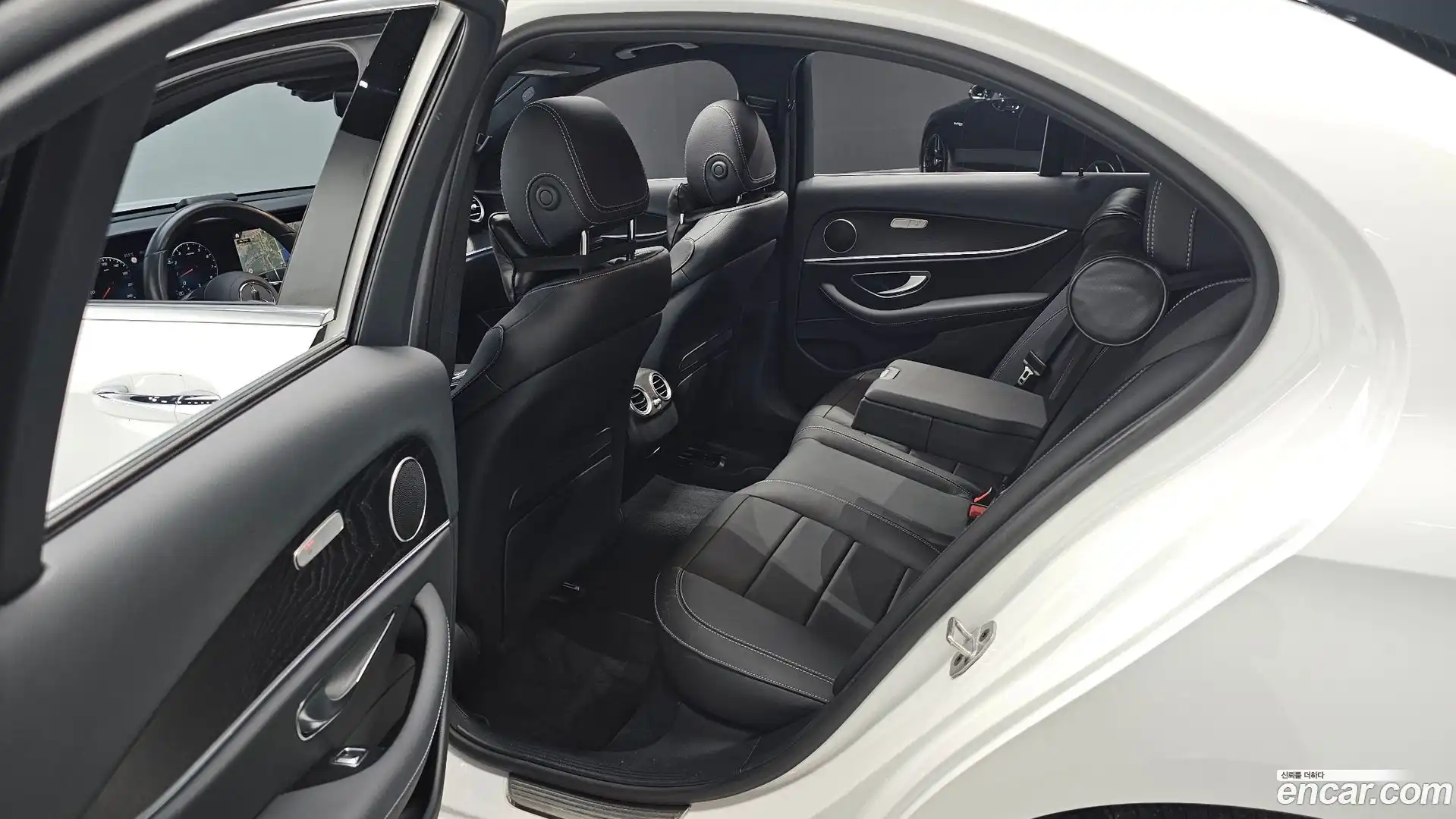 E-Class Mercedes-Benz 2023.9-OPTION-016