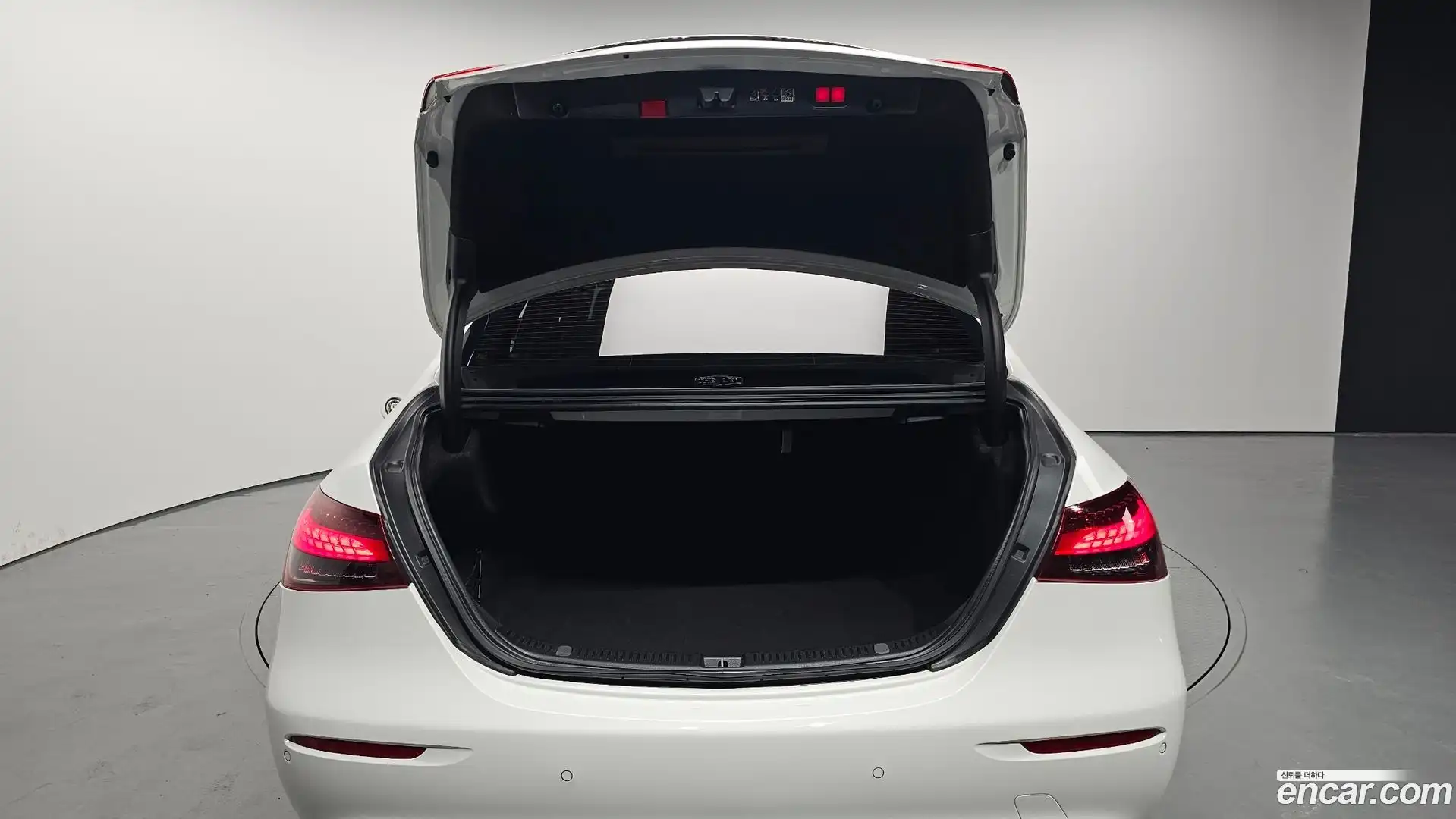E-Class Mercedes-Benz 2023.9-OPTION-024