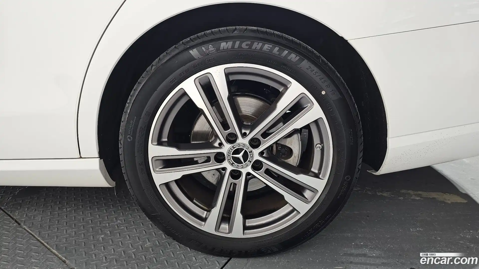 E-Class Mercedes-Benz 2023.9-OUTER-031
