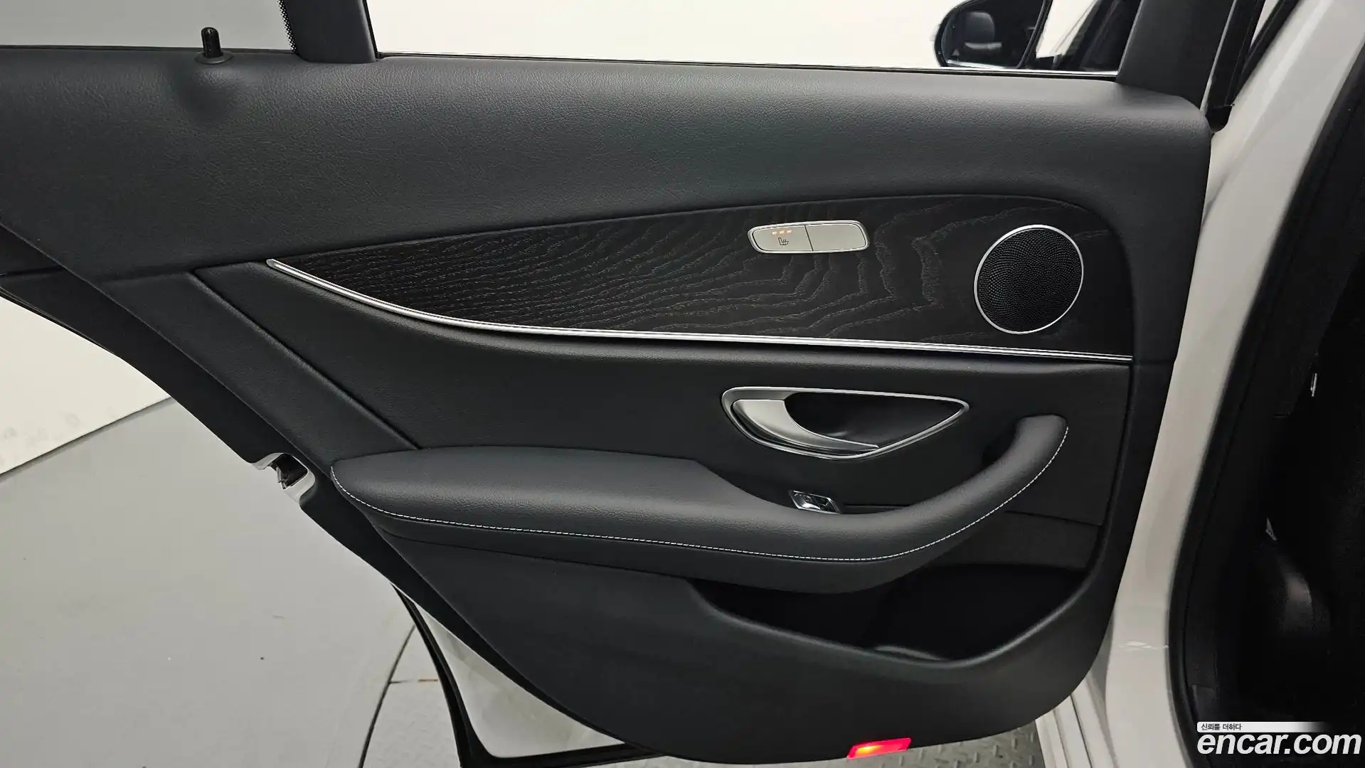 E-Class Mercedes-Benz 2023.9-INNER-035