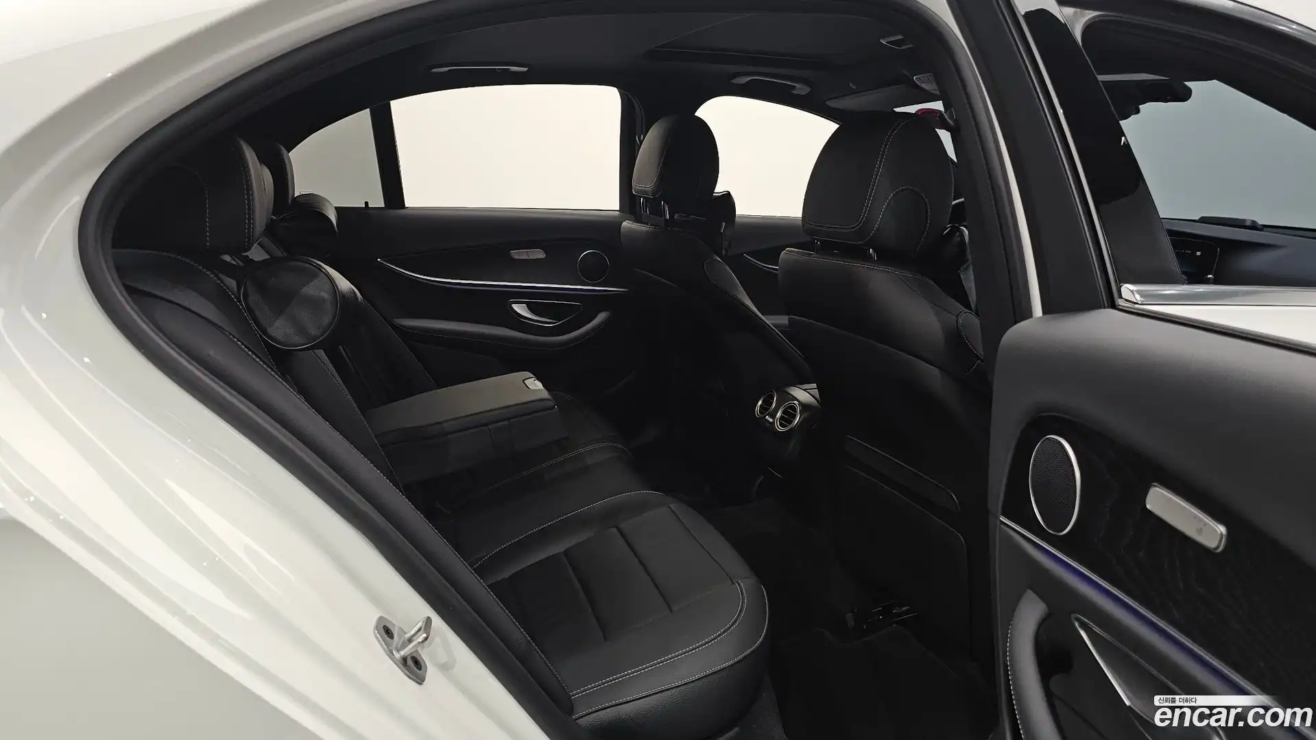 E-Class Mercedes-Benz 2023.9-INNER-036