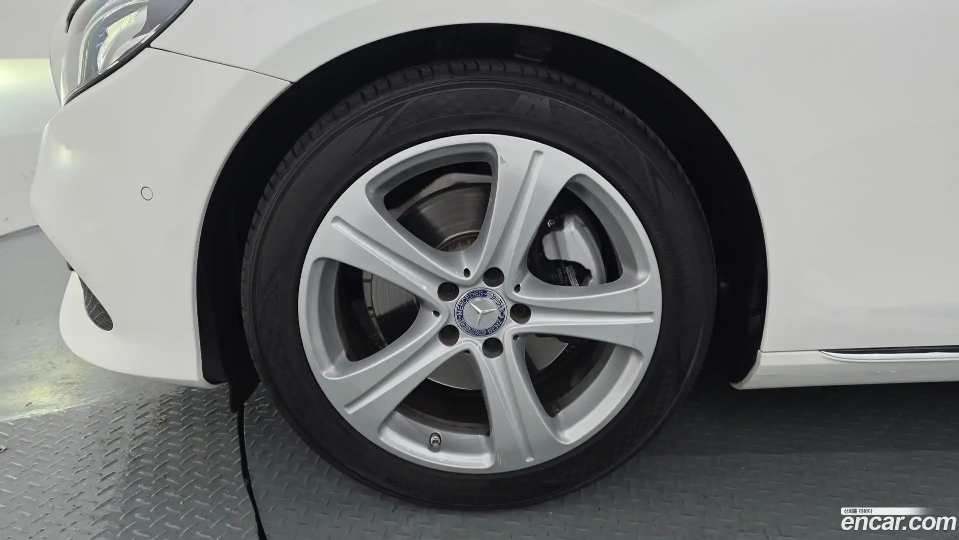 E-Class Mercedes-Benz 2017.1-OUTER-005