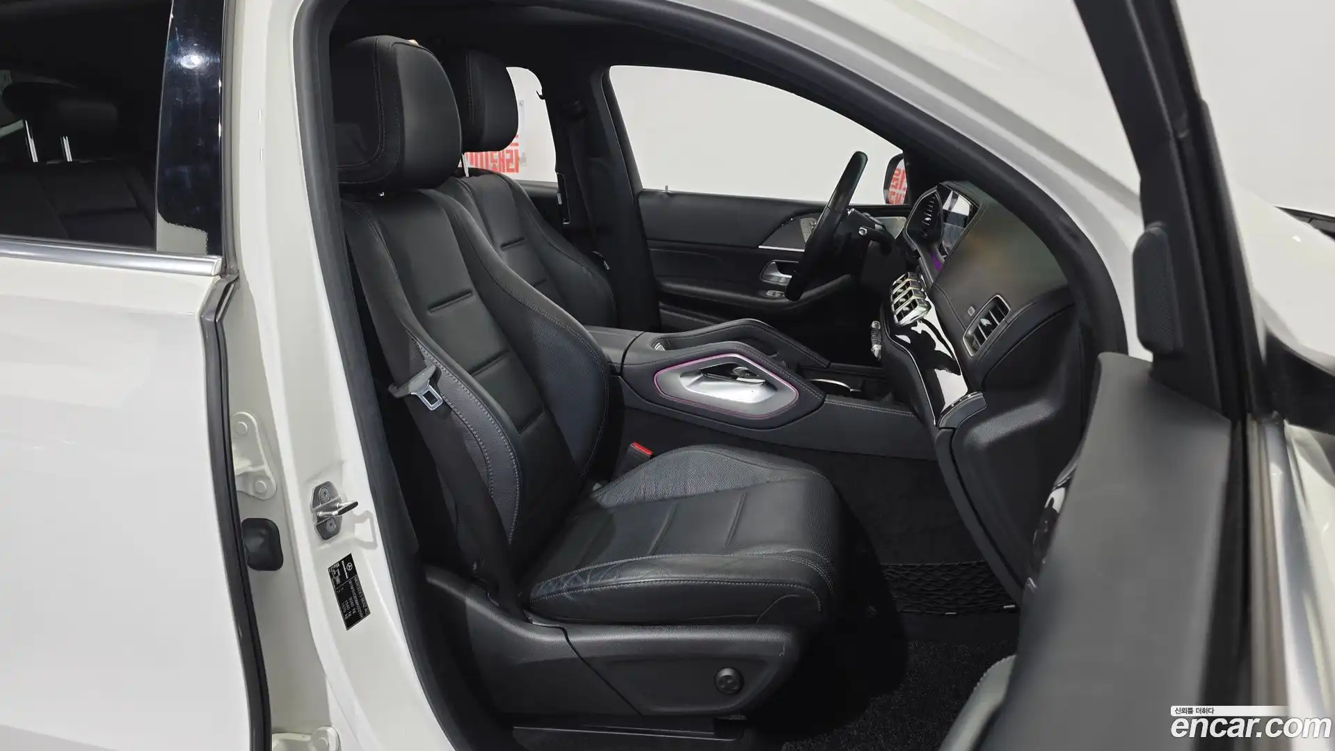 GLE-Class Mercedes-Benz 2021.2-INNER-036