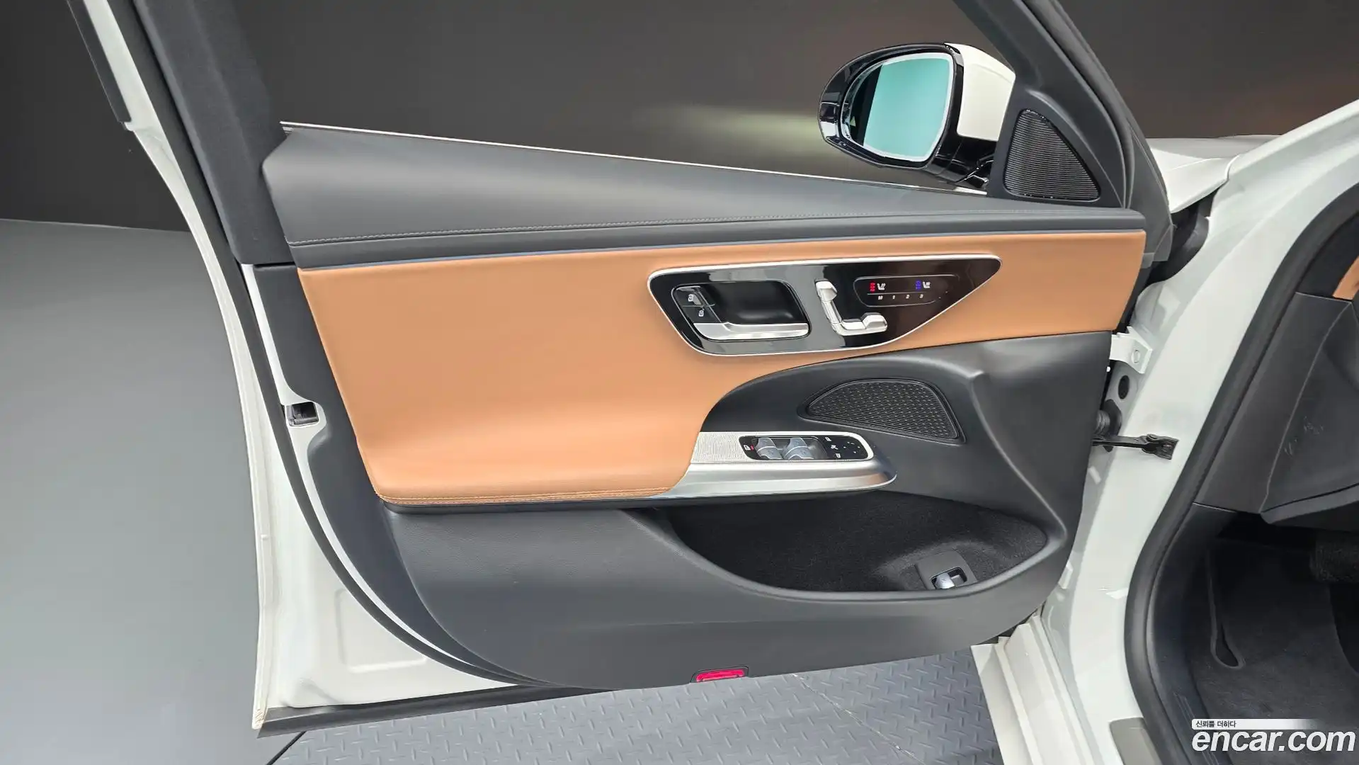 E-Class Mercedes-Benz 2024.8-INNER-034