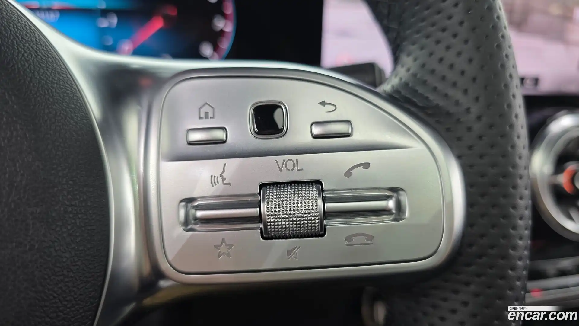 GLA-Class Mercedes-Benz 2022.11-OPTION-020